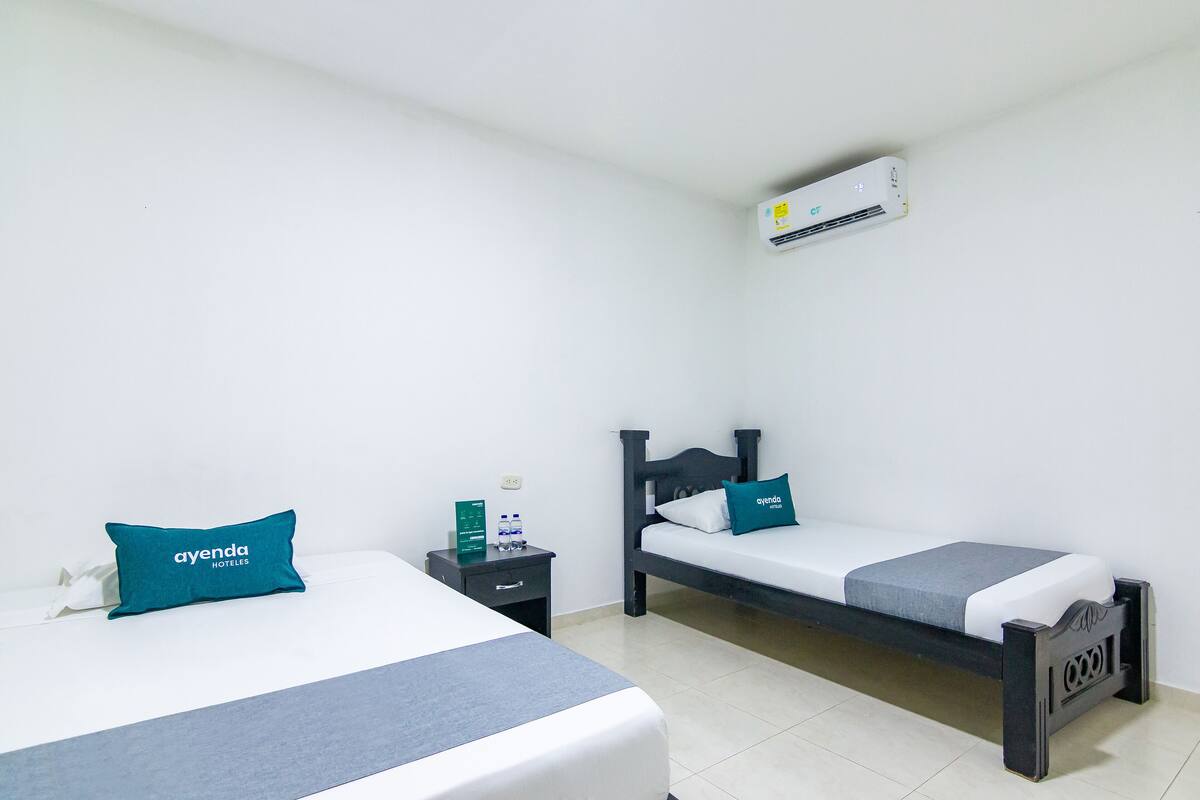 Hypo-allergenic bedding, free WiFi, bed sheets