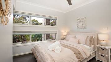 5 bedrooms, desk, iron/ironing board, travel crib
