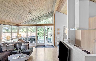 Nice home in Væggerløse with sauna