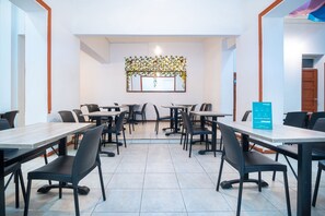 Family dining - Ayenda Acacia (Ibagué)