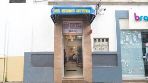 Pintu masuk hartanah