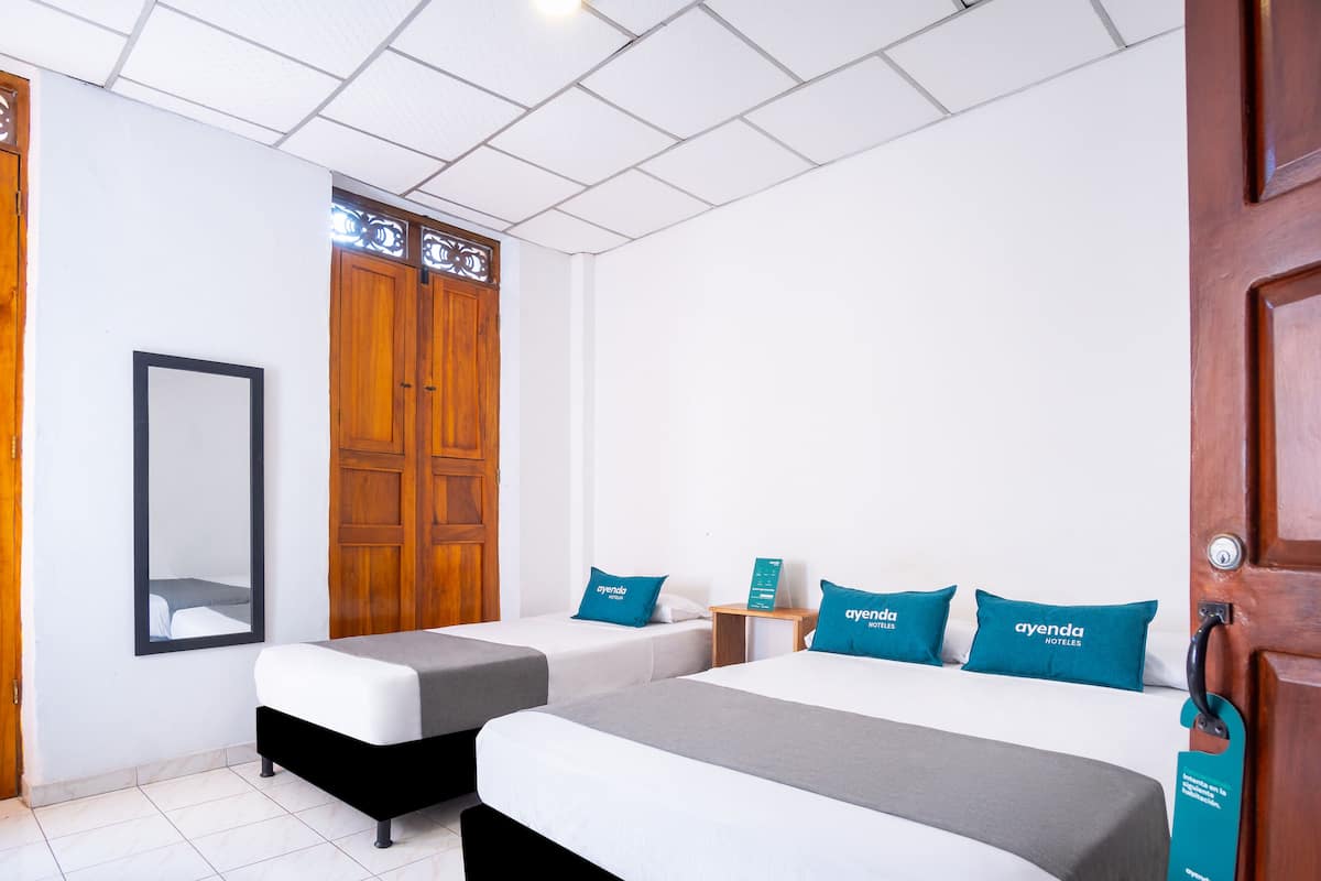 Hypo-allergenic bedding, desk, free WiFi, bed sheets