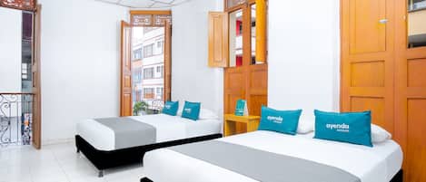 Chambre Quadruple | Literie hypoallergénique, bureau, Wi-Fi gratuit, draps fournis