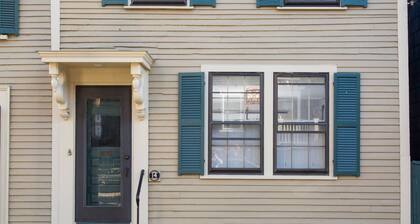 The Yachtsman Suite – Classic Coastal Style in the Heart of Old Town Marblehead