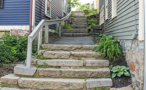 Yachtsman Suite – Nautical Coastal Stay in Historic Old Town