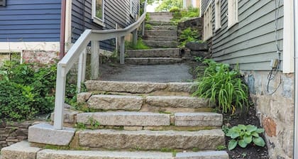 Yachtsman Suite – Nautical Coastal Stay in Historic Old Town