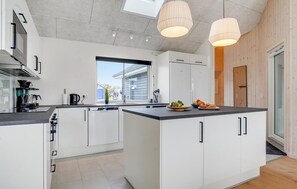 Fridge, stovetop, dishwasher, coffee/tea maker - Nice home in Sydals with kitchen (Sydals)