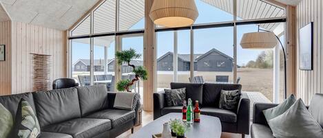 TV, fireplace, foosball, table tennis