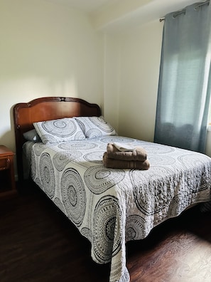 2 bedrooms, travel cot, WiFi, bed sheets