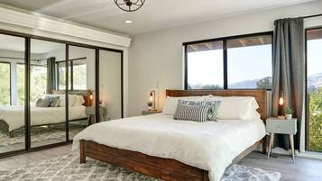 5 bedrooms, desk, iron/ironing board, free WiFi
