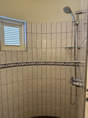 Shower, hair dryer, towels - Bonaire Breezes Studio (Kralendijk)