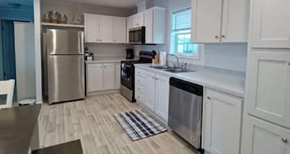 New Construction 3 Bed/2 Bath Home on Beautiful Nyona Lake Sleeps 9 Pet Friendly