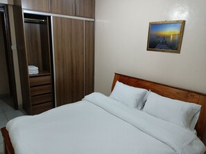 2 soverom, strykejern/-brett, wi-fi (inkludert) og sengetøy