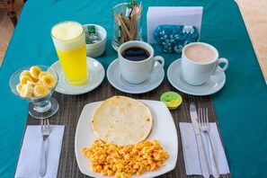 Free daily English breakfast