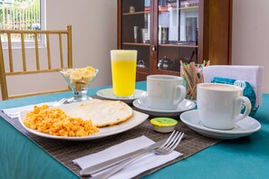 Free daily English breakfast