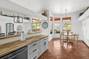 Interior - Stunning Thunder Mountain View’s! Relax and Explore! (Sedona)