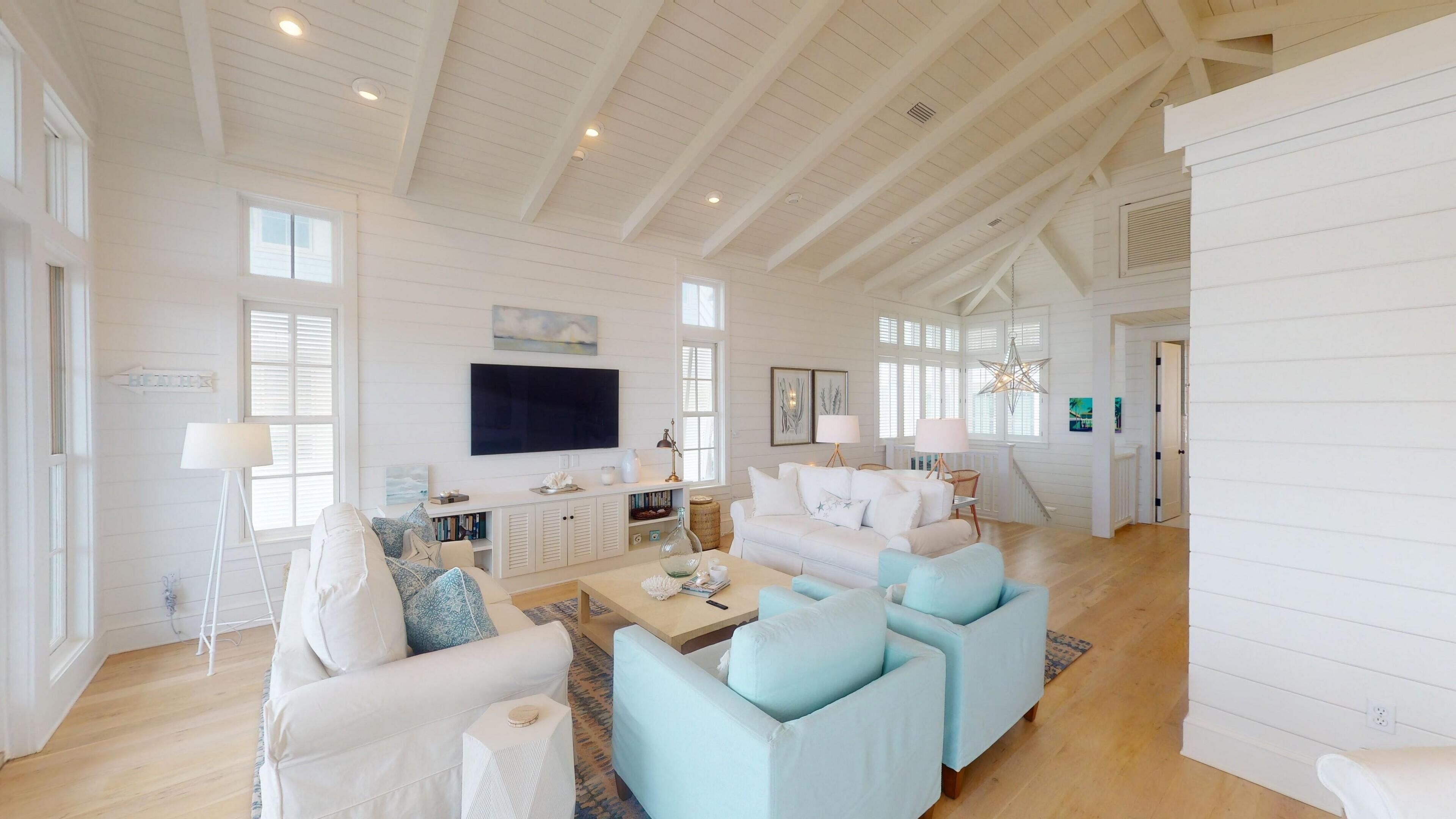 House, 3 Bedrooms | Living room | TV