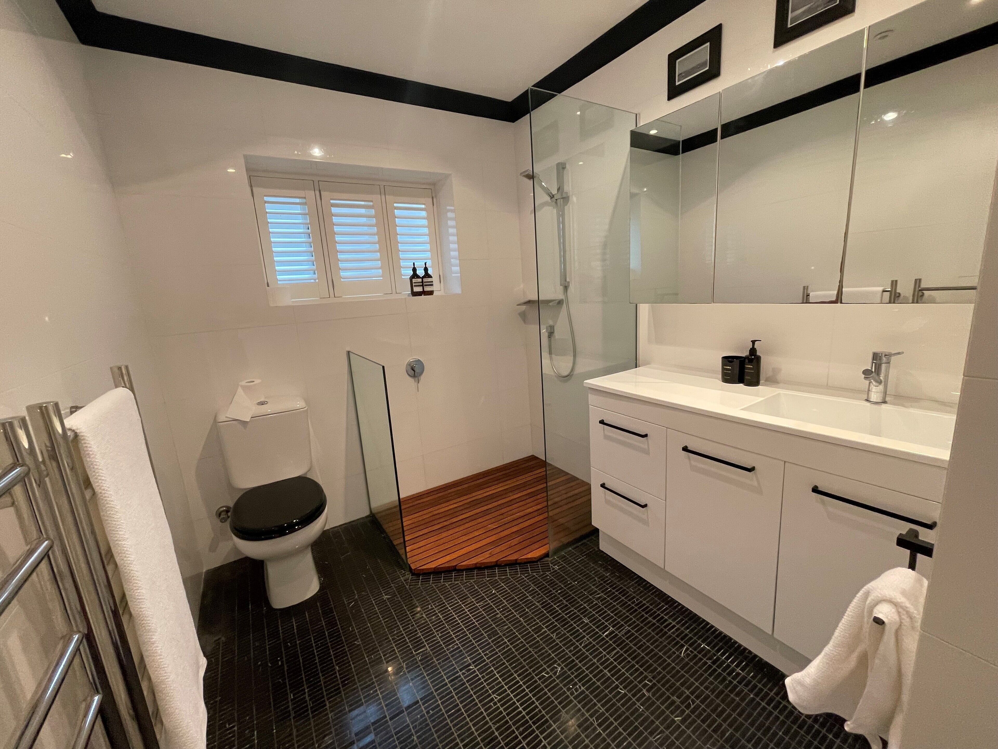 Luxury centrally located one-of-a-kind apartment amazing water views +  studio — image 20