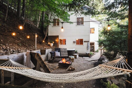 Spring Nature Retreat w/Hot Tub Near Owl’s Head