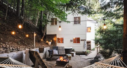 Spring Nature Retreat w/Hot Tub Near Owl’s Head