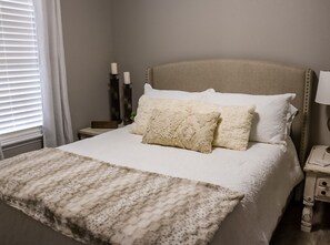 3 bedrooms, desk, iron/ironing board, free WiFi - 3 bed, 2 bath Luxury Home- SteamPunk Station close to everything! (Lowell)