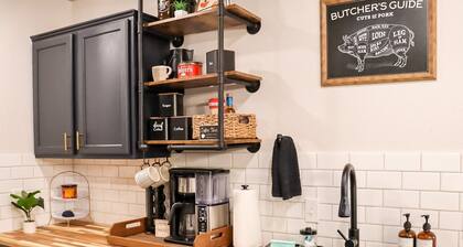 3 bed, 2 bath Luxury Home- SteamPunk Station close to everything!