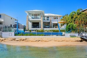 Exterior - Relax in Luxury and Comfort (Gold Coast)