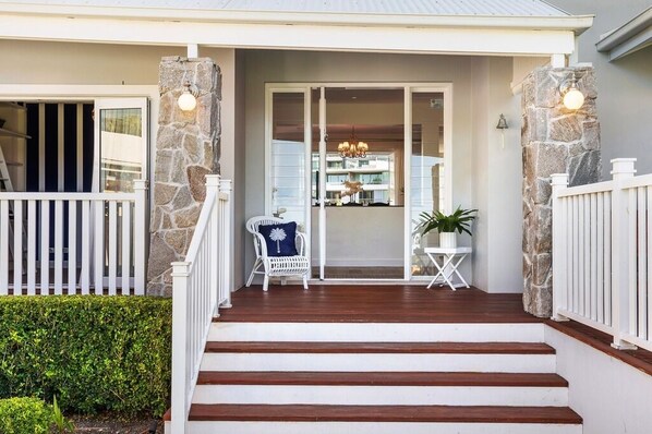 Exterior detail - Relax in Luxury and Comfort (Gold Coast)