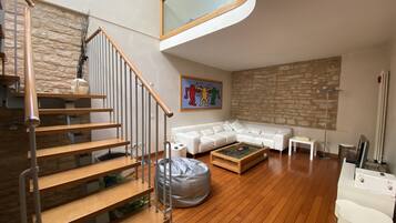 Télévision, cheminée