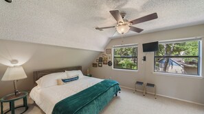3 bedrooms, desk, travel cot, free WiFi