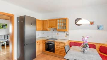 Kühlschrank, Mikrowelle, Ofen, Geschirrspüler