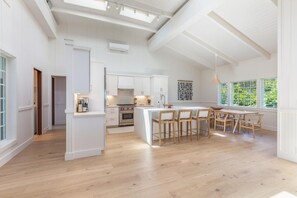 House, 6 Bedrooms | Private kitchen