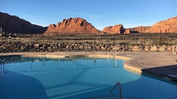 Piscine extérieure, piscine chauffée