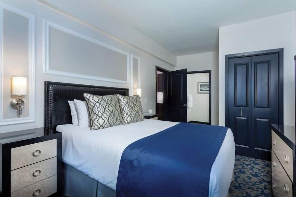 2 bedrooms, blackout drapes, free WiFi