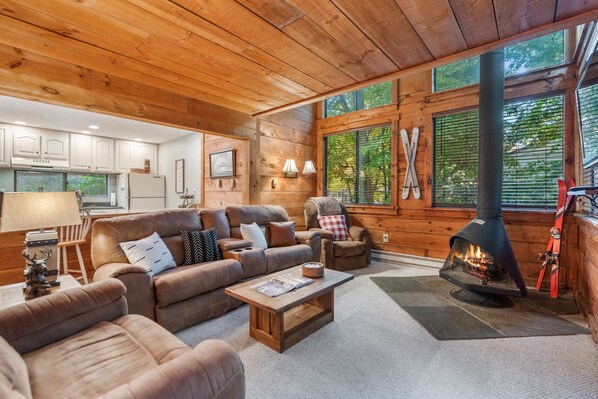 Smart TV - RUSTIC RETREAT in Swiss Mountain (Champion)