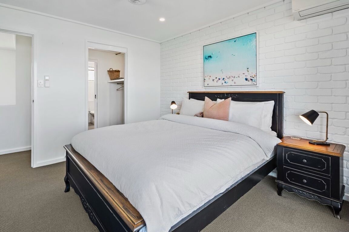 Humble Abode - Private Townhouse + 5 minute walk to Main Street — image 8