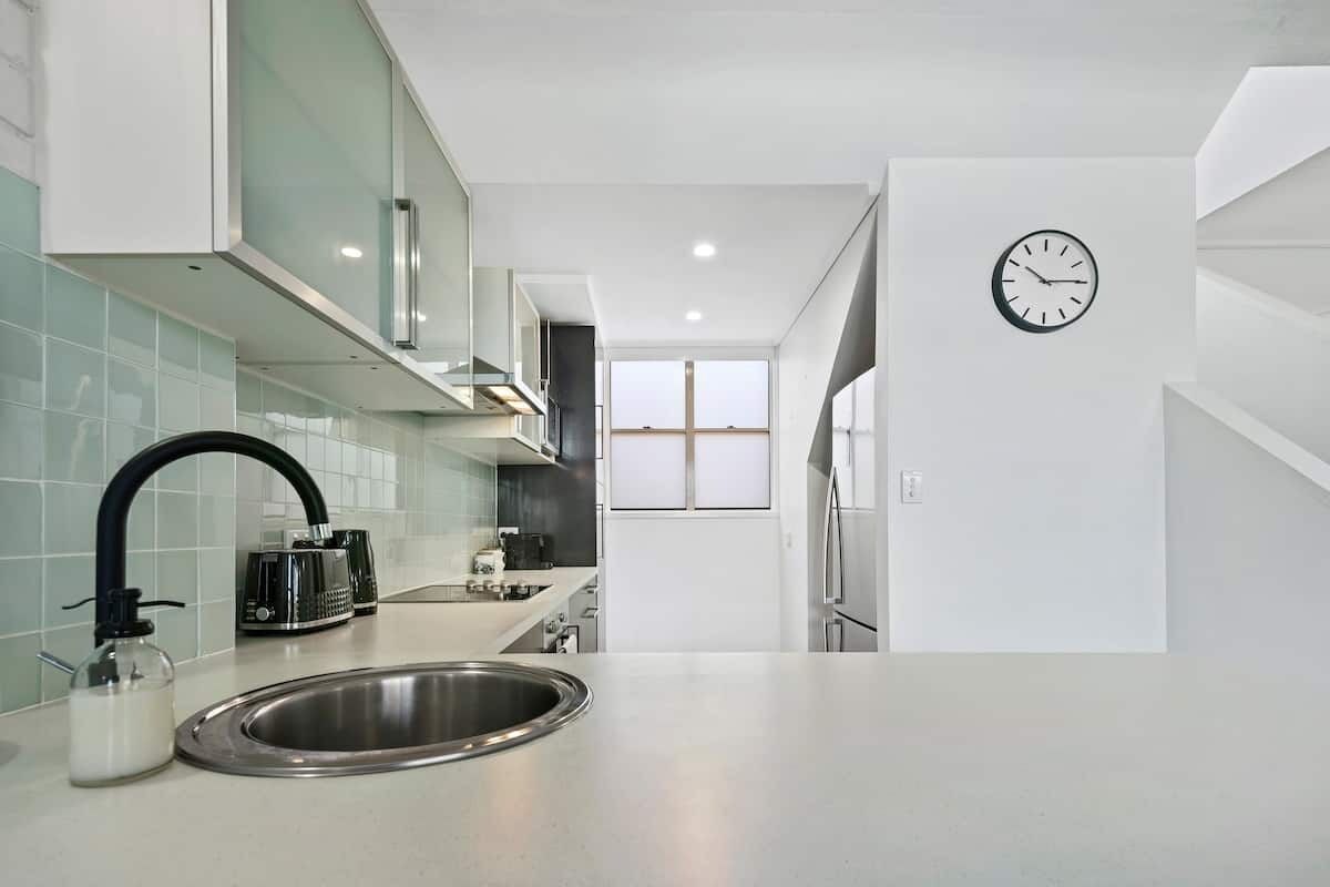 Humble Abode - Private Townhouse + 5 minute walk to Main Street — image 5
