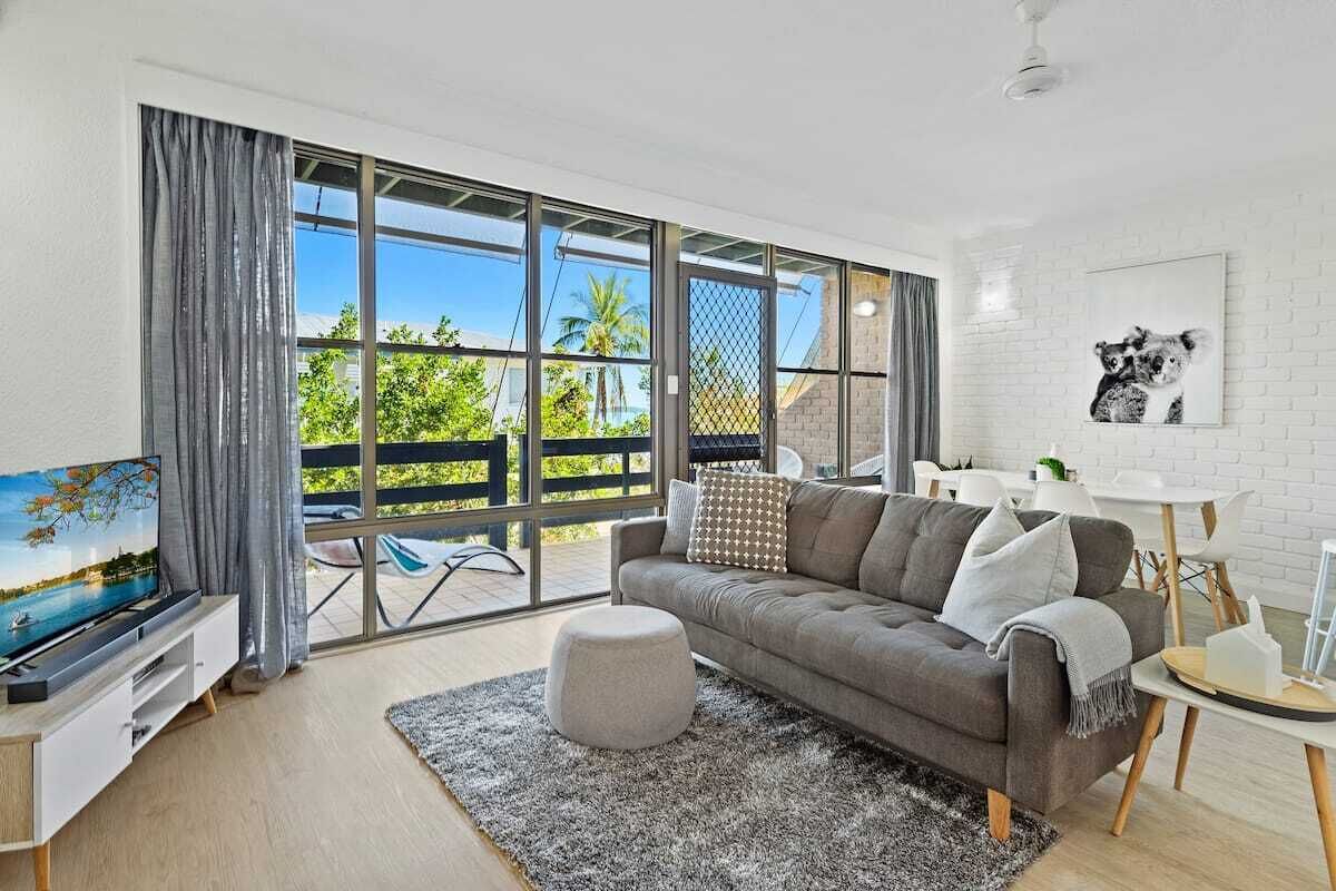 Humble Abode - Private Townhouse + 5 minute walk to Main Street — image 3
