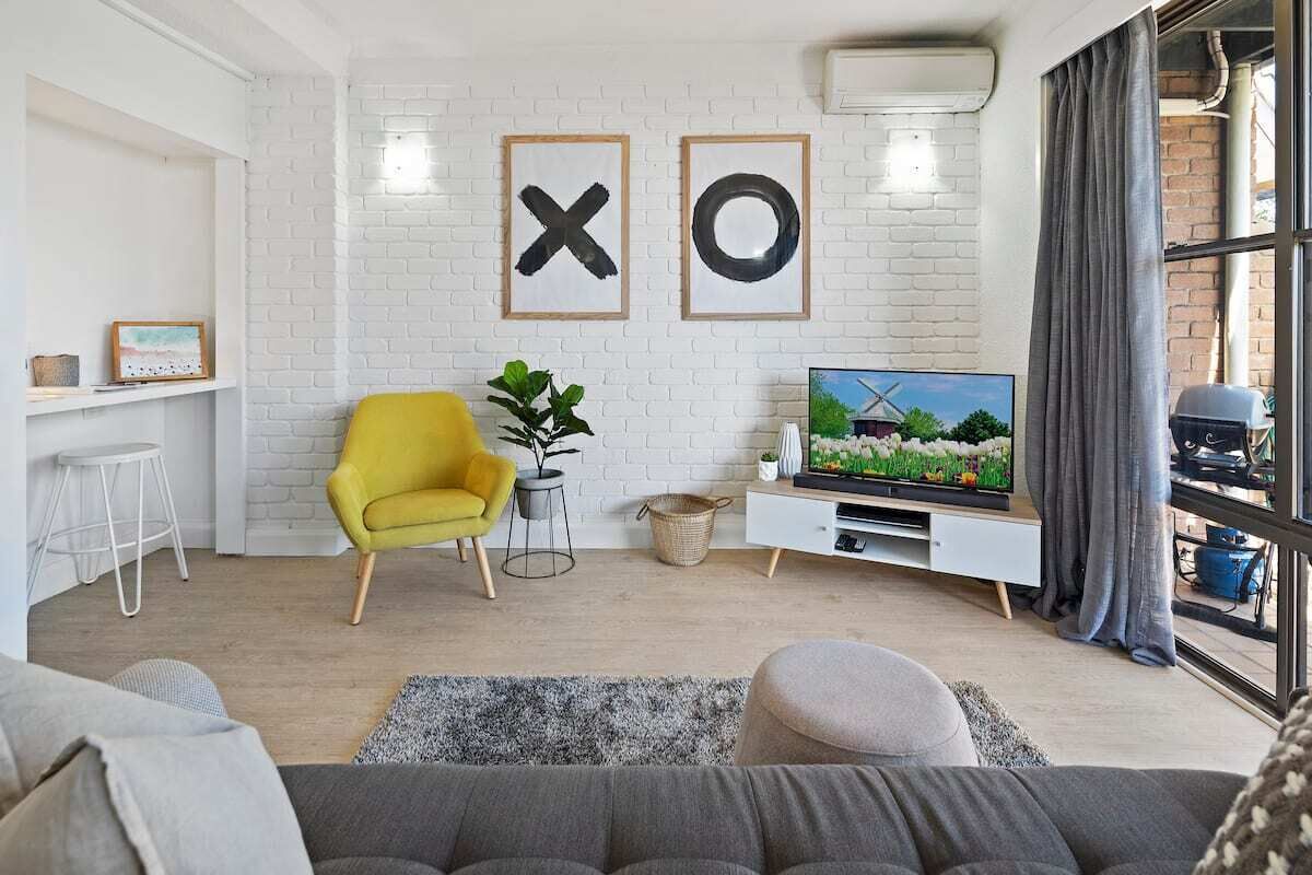 Humble Abode - Private Townhouse + 5 minute walk to Main Street — image 4