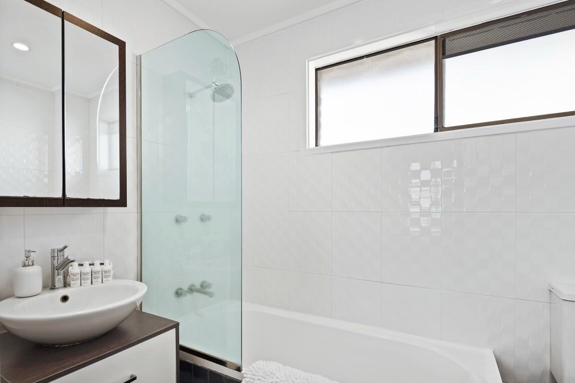 Humble Abode - Private Townhouse + 5 minute walk to Main Street — image 7