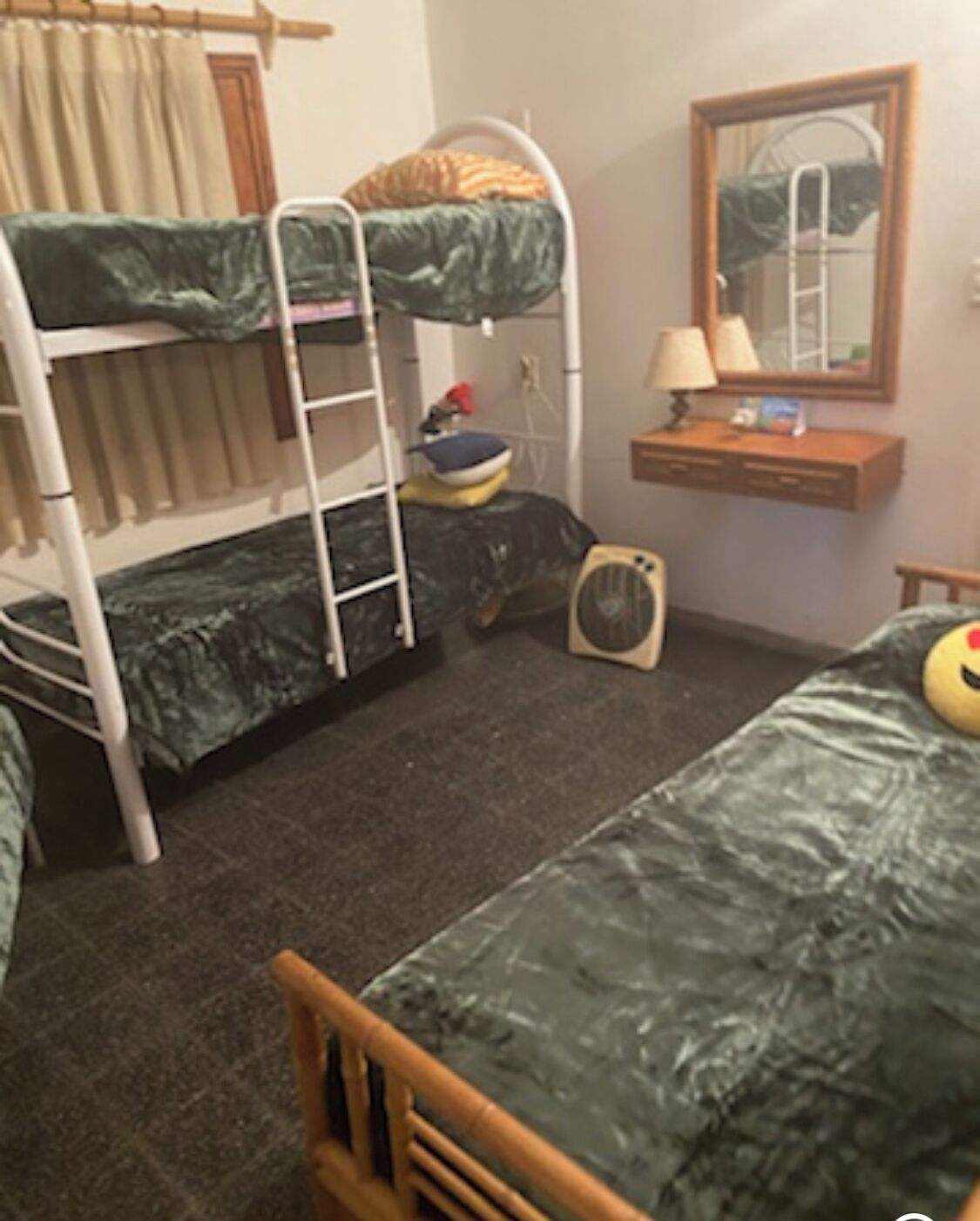 4 habitaciones, escritorio, cuna de viaje y wifi gratis 