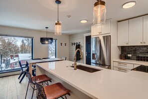 Fridge, microwave, oven, stovetop - Luxury Condo within walking distance to all the restaurants, shopping and bars. (Steamboat Springs)