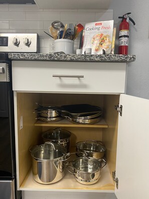 Fridge, microwave, oven, stovetop - Coastal Home w/ Outdoor Living, 10 min to Beach (Vero Beach)