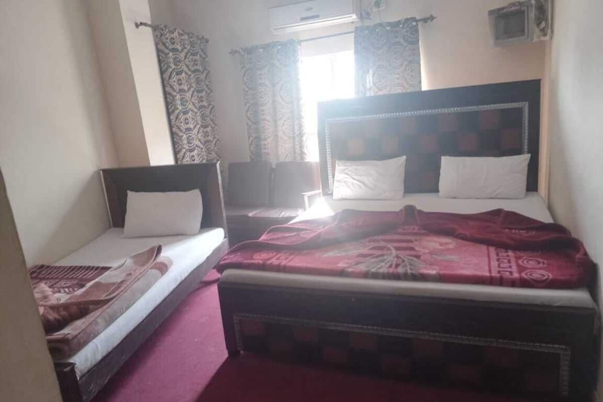 Standard Triple Room | Iron/ironing board, free WiFi, bed sheets