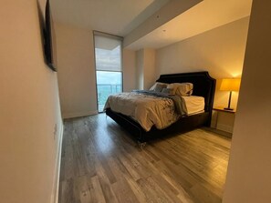 2 bedrooms, in-room safe, desk, iron/ironing board