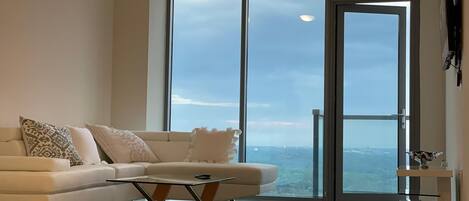 Smart TV, video games