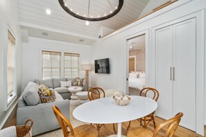 House, 5 Bedrooms | Dining