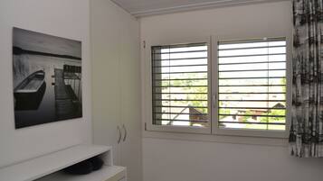 Apartment, 2 Bedrooms, Smoking, Balcony | 3 bedrooms, free Internet