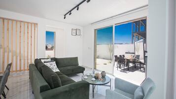 Villa, 4 Bedrooms, Terrace, Garden View | Interior