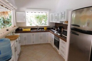 Villa, 4 Bedrooms, Smoking, Private Pool | Interior